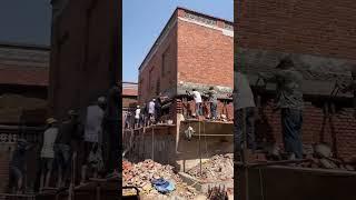 Chinese rural houses use jacks to raise houses
