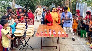 যতগুলো বল, ততোকেজি চাল। গ্রামের আপারা মজার খেলায় অংশ নিয়ে কিভাবে  উপহার জিতে নিলো দেখুন ? Local Game