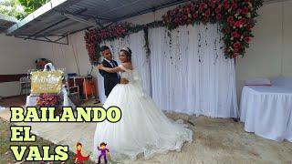 BAILANDO EL VALS CON MI ESPOSOASI CELEBRAMOS NUESTRO MATRIMOMIO