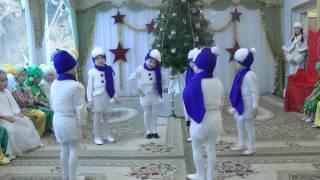 Танец снеговиков в средней группе на новогоднем утреннике 2013.Муз.рук. Максюта Г. В.