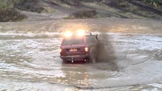 Fursten Forest 11/2012 - Toyota Land Cruiser dreht durch im Wasserloch. Offroad - Mud - Tag