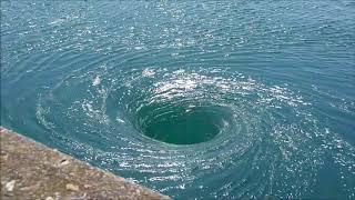 Real large vortex / whirlpool at Saint-Malo (Barrage de la Rance)