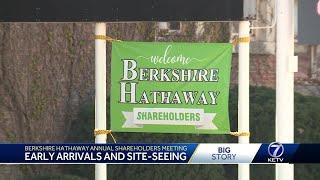 Berkshire Hathaway shareholders, attendees site-seeing across Omaha