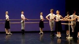 Cours de danses de caractère - barre  (ballet girls & boys - classical dance)