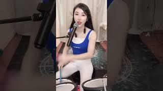 #才艺主播 #女鼓手 猜猜我唱的是什么歌？@湘阴飞迪舞蹈