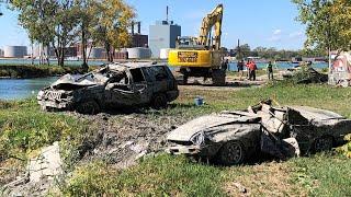 Several vehicles pulled from Detroit River in Windsor, Ont.