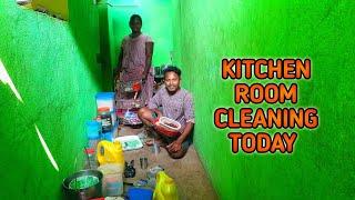 Kitchen Room Cleanliness|It had become very dirty.