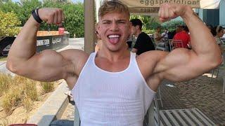 17 years old teen muscle boy : Rowan