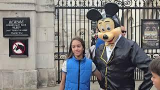 POLICE TELL MICKY MOUSE TO GET OF THE ARCHES #kingsguard