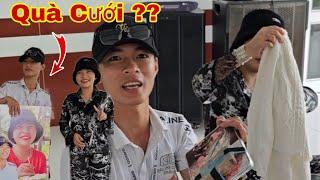 Tá hỏa em Huyền và Vũ nhận được quà nhưng mà quà này nó lạ lắm