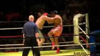 Steve Fielding vs Tony Favuzzi Muay Thai Rounds 4