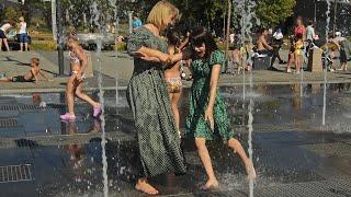 The joys of summer, girls and funny wet dresses! / Радости лета, девушки и веселые мокрые платья!