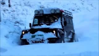 offroad, land rover defender in snow