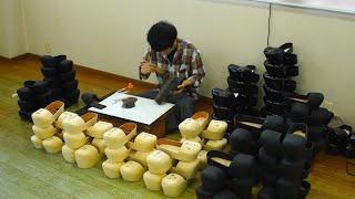 The process of making shoes for Japanese priests. A traditional skill handed down for 1,000 years.