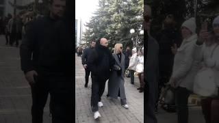 Певица Валерия и Иосиф Пригожин на прощании с Бедросом Киркоровым. Троекуровское кладбище