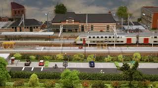 Zugverkehr auf großer Modelleisenbahn in Spur H0 - Bahnhof Kontich in Belgien von Paul Celis