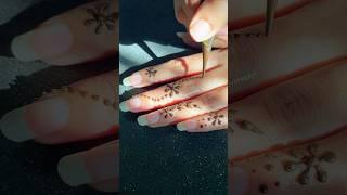 Simple Mehndi Design back hand // back hand Mehndi design simple and easy #mehndi #henna