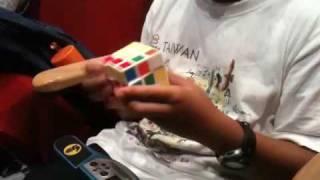 Taiwanese American Kid Solves Rubik's Cube