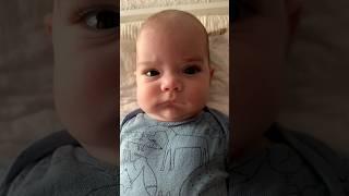 Сонная Саманта: 5 секунд назад смеялась, а теперь спит!