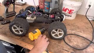 Traxxas Revo 2.5R 20% vs 30% Nitro Fuel Part 1.