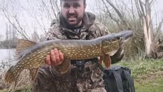 Lure fishing and dead baiting a lake (strike4pike) #4