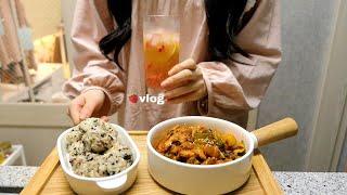 vlog | 야식으로 닭갈비 만들어 먹고시험 공부하기, 대학생 기말고사 기간 일상(목살필라프, 닭갈비, 딸기레몬에이드, 딸기청, 샤인머스켓요거트, 참치주먹밥)