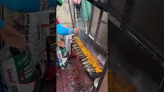 Bangkok’s goggles-wearing chef  street food in Chinatown #funny #yummy #thailand #satay #shorts