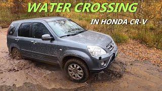 HONDA CR-V  Splashing in puddles :)