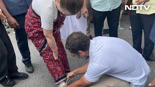 Watch: Rahul Gandhi Ties Sonia Gandhi's Shoelaces At Congress March