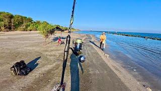 Fishing the Galveston South Jetty with GOLD lures and this happened (S8 E12)