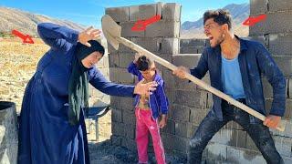 Afshin's intense conflict with his mother to cancel the construction of Zulfa's house 