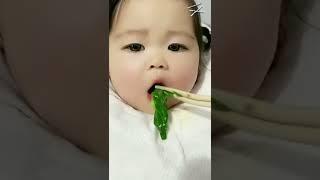 Baby eating cute #mukbang #eat #foodie #baby #Short #Cook #Recipes #BreakFast #Lunch #Dinner #Shorts