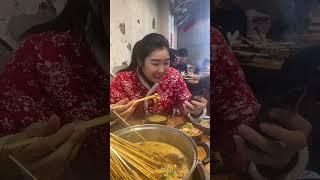 Let's see if you still look at your phone while eating next time. Li Dajun