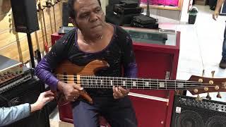 Fodera Elite Emperor Deluxe 5 strings ( Leny Pur Pick ups) played in a Bass Center