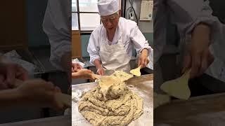 能感受到150年前的味道和历史的正宗明乌 ・店名 まつだ松林堂 ・住所 岩手県遠野市中央通り１−７ ・营业时间：[周一～周日] 8:30～18:30 ・周三休息 ・菜单：明乌（10个）900日元 ・