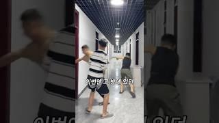 문만 두드렸을 뿐인데...