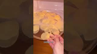 又跟厚皮橙学会一招，微波炉叮虾片！#厚皮橙#跟着厚皮橙做饭太适合新手了 #微波炉美食