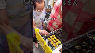 A takoyaki shop run by three generations of parents and children