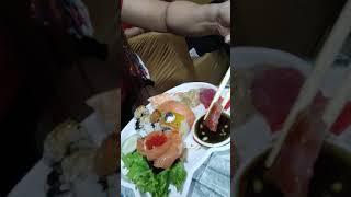 My Mommy doing Mukbang // Sushi, maki and sashimi by Maven