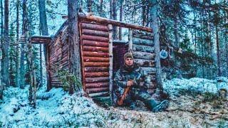 Строю убежище в тайге - Закрыл входную стену. Приближается зима