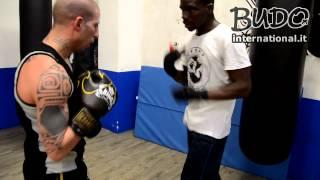 Allenamento al sacco alla Boxe Island - Tommaso Filomeno - Budo International