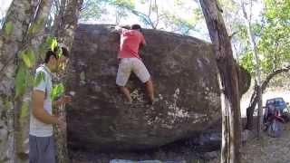 Nilo escalando Boulder "DIGITAL" V2