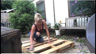 DIY Pallet Vertical Garden