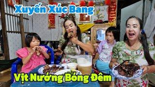 Chị Xuyến mukbang vịt quay bóng đêm trong lò vi sóng