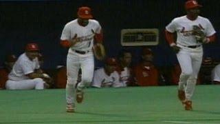 PHI@STL: Ozzie Smith does back flip on Opening Day