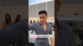 "Heroine Waha Pe Khadi Hai"- Ibrahim Ali Khan