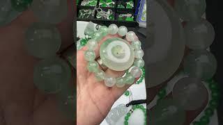 一块料切出的手串和平安扣，这样的品质你喜欢吗？打多少钱？#缅甸翡翠 #翡翠玉石 #翡翠手鐲 #天然翡翠 #翡翠原石