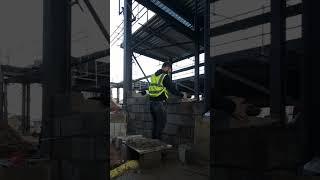 6" blocks, easy work! #construction #bricklayer #building #youtubeshorts #Masonry #mudslinger