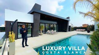 Explore this Stunning Modern Luxury Home Tour