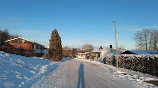 Swedish winter walk on crunchy snow in the village Berghem [4K 60fps, stereo]